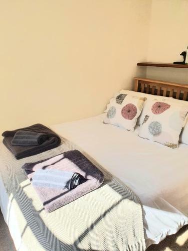 Cosy, Central 3 Bed Cottage, With Wood Burner