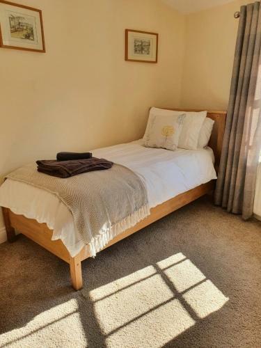 Cosy, Central 3 Bed Cottage, With Wood Burner