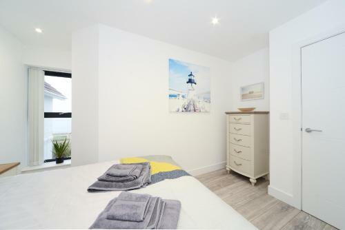 Luxury 3 Bed Apartment- Large Balcony With Seaviews