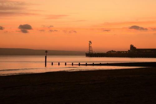 Luxury 3 Bed Apartment- Large Balcony With Seaviews
