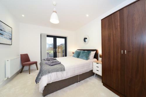 Luxury 3 Bed Apartment- Large Balcony With Seaviews
