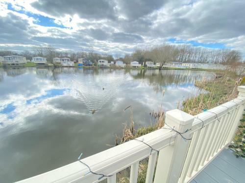 Lakeside Terrace