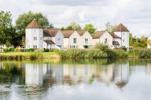 Broadway - Windrush Lake