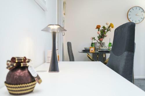 Lovely 2 Bed Apartment With Parking In Thurrock