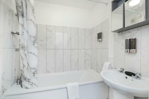 Lovely 2 Bed Apartment With Parking In Thurrock