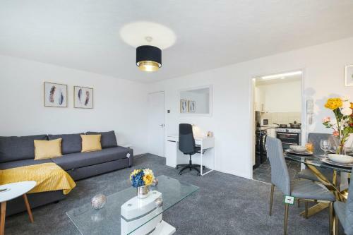 Lovely 2 Bed Apartment With Parking In Thurrock