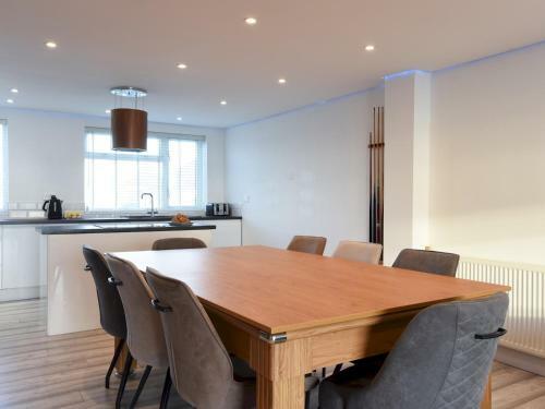 Pass The Keys Amazing Views High End Beachfront 3bed Sleeps 7