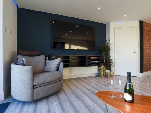 Pass The Keys Amazing Views High End Beachfront 3bed Sleeps 7