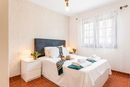 12a Amarilla Bay Holiday Apartment, Pool And AC