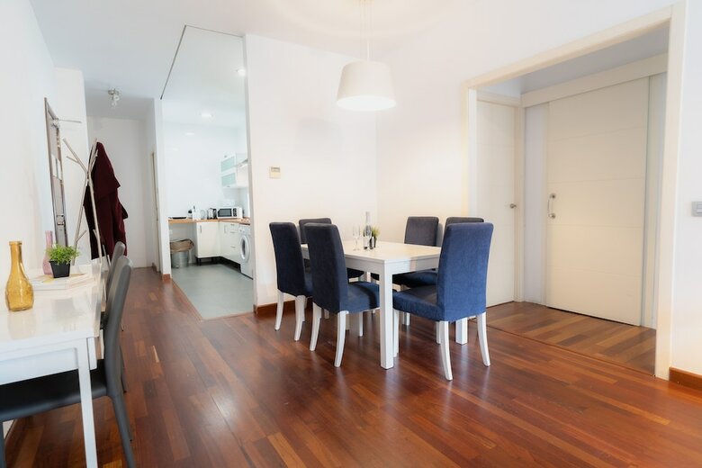Apartamentos Azz Sevilla Torre De La Plata