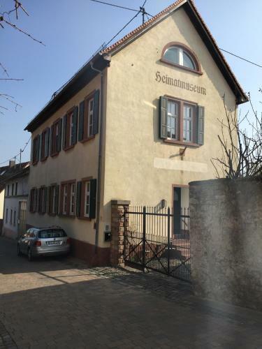 Apartamentos Alte Schule Wachenheim Im Zellertal