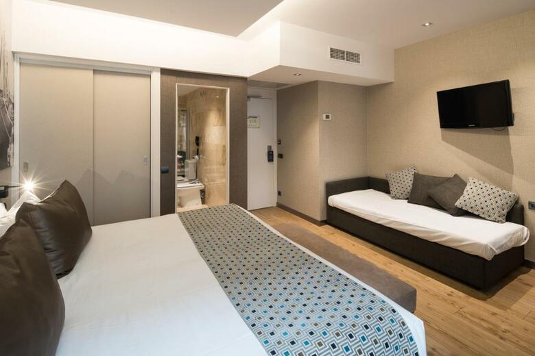Hotel Catalonia Born