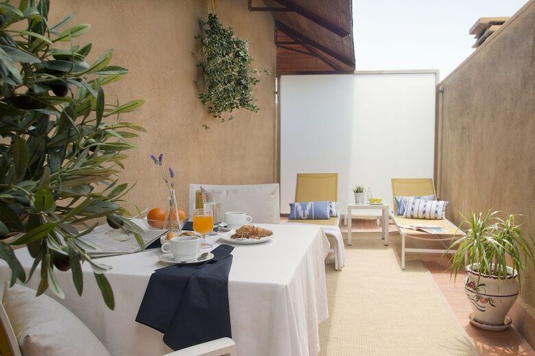 Hotel Oasis