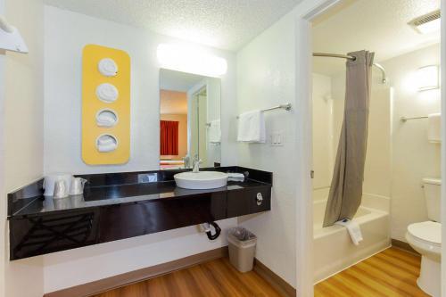 Motel 6 Hayward