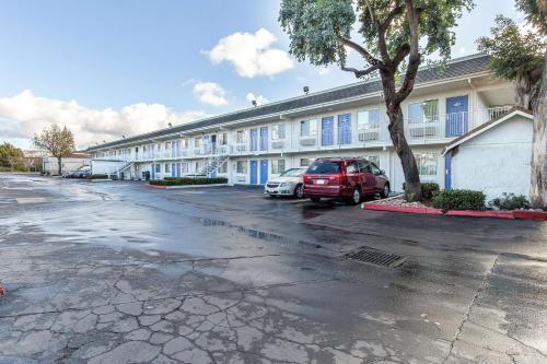 Motel 6 Hayward
