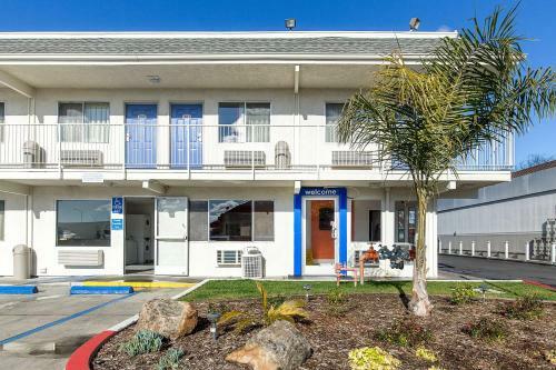 Motel 6 Hayward