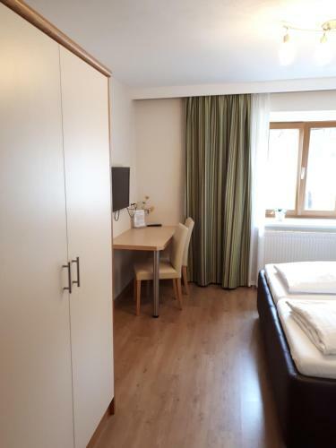 Hostal Pension Kreuzinger