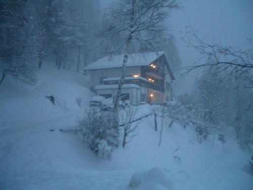 Hostal Chalet Catton