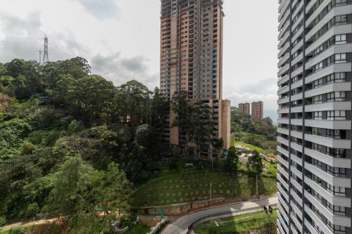 Apartamento Hermoso Apto En Poblado Con Vista Al Bosque