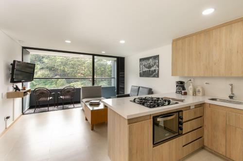 Apartamento Hermoso Apto En Poblado Con Vista Al Bosque