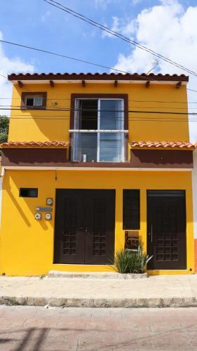 Apartamento La Casa Amarilla, Centrica, Barrio Local.