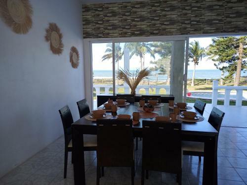 Hostal Villa Ricarda En Costa Esmeralda A Pie De Playa