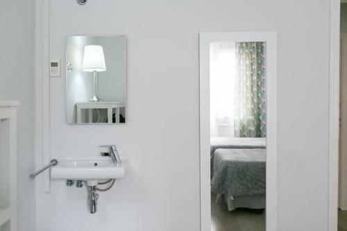 Hostal Blanc Guest House