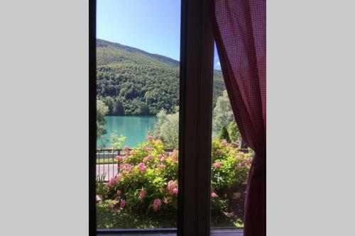 Casa A Schiera Fronte Lago Con Giardino