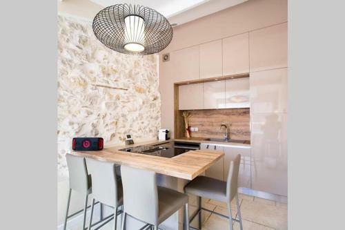 Luxurious 2-beds House In Old Antibes, Terrace