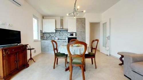 Narcisa View Lake&pool Apartment