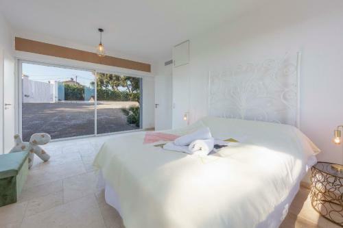 Luxurious Sea View Villa Outside Infinity Pool - Heated Indoor Pool