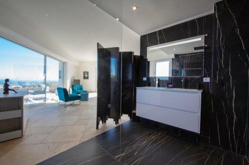 Luxurious Sea View Villa Outside Infinity Pool - Heated Indoor Pool