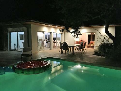 Villa Avec Piscine � 200m De La Plage Pereire