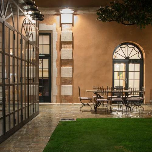 Hostal Maison D'h�tes "au Coeur D'avignon"