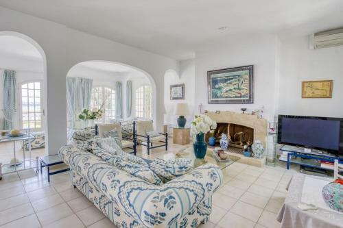 Magnificent Luxury Flat With Terrace In Bandol