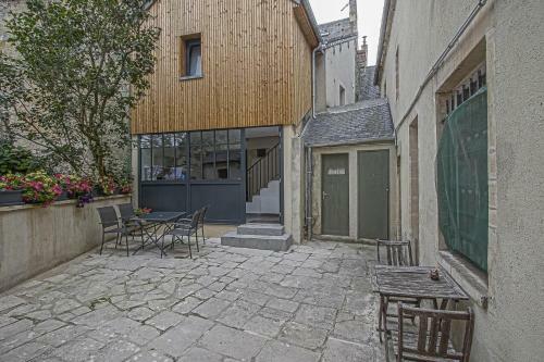 La Cour Des Teinturiers