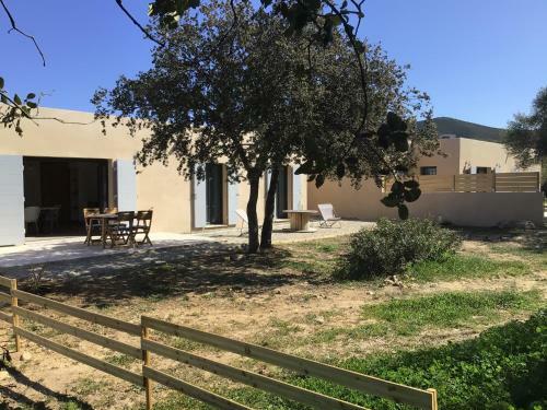 Villa � 900 M De La Plage De Lozari