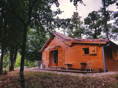 Chalet Champ�tre Dans Les Bois Du Lot, Immersion.