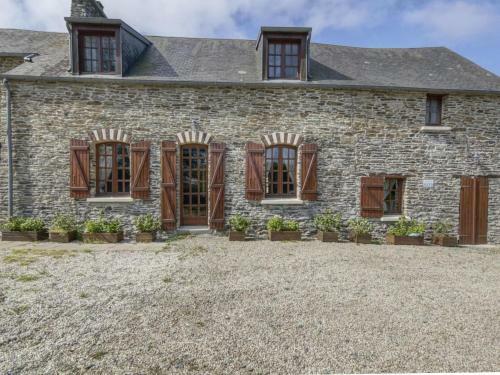 Enticing Holiday Home In Berigny With Swimming Pool