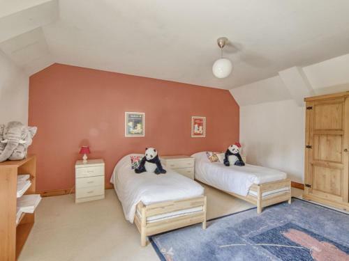 Enticing Holiday Home In Berigny With Swimming Pool