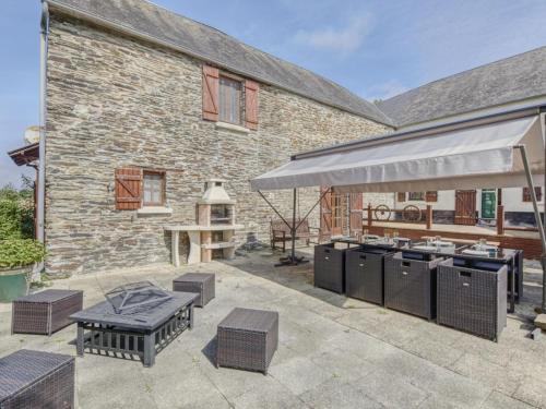 Enticing Holiday Home In Berigny With Swimming Pool