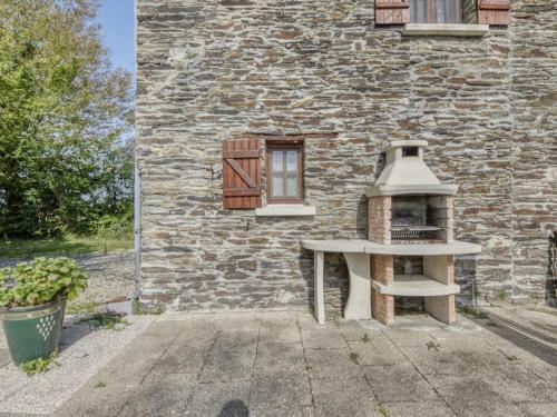Enticing Holiday Home In Berigny With Swimming Pool