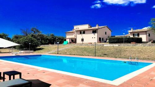 Villa Vallocchia - Sleeps 18 Exclusive Poolgrounds Spoleto 10 Mins Rome 1 Hr