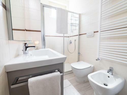 Apartamento Michelangelo With Swimming Pool And Terrace In Borghetto
