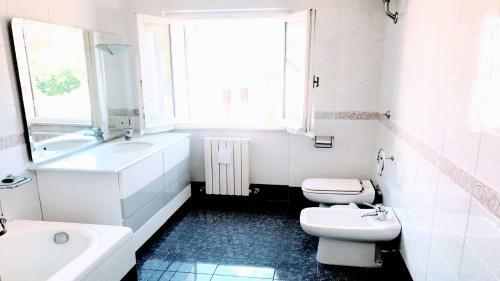 Villa Vallocchia - Sleeps 18 Exclusive Poolgrounds 4