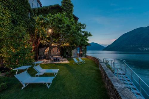 Villa La Filanda -pieds Dans L'eau On Lake Como-