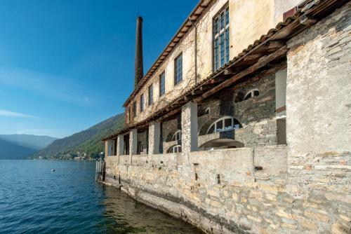Villa La Filanda -pieds Dans L'eau On Lake Como-
