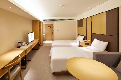Ji Hotel Zhaojiabang Road
