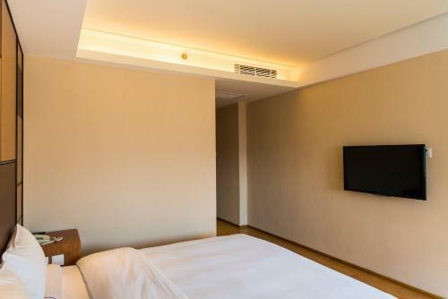 Ji Hotel Zhaojiabang Road