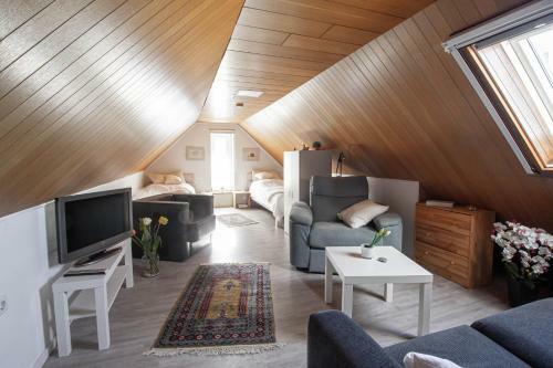 L�tt Hus Erna